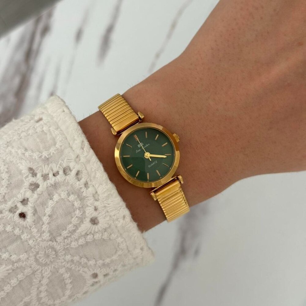 Sku 0445 gold green mini watch vintage vibe + in a gift box They fit any hand‎